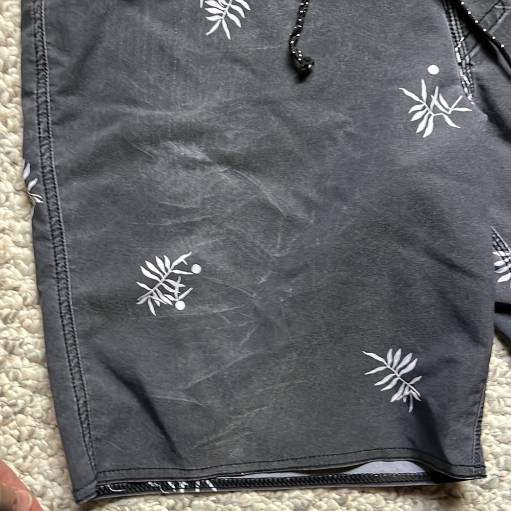 Billabong Men's Swim Shorts - Picture 9 of 10